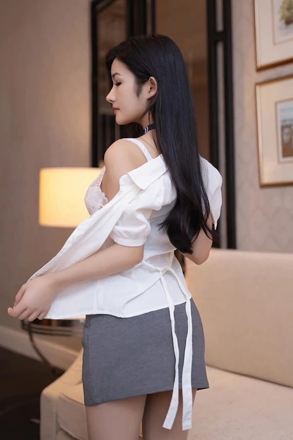 秀人女神谭小灵清新女生变身乖乖小母狗调教